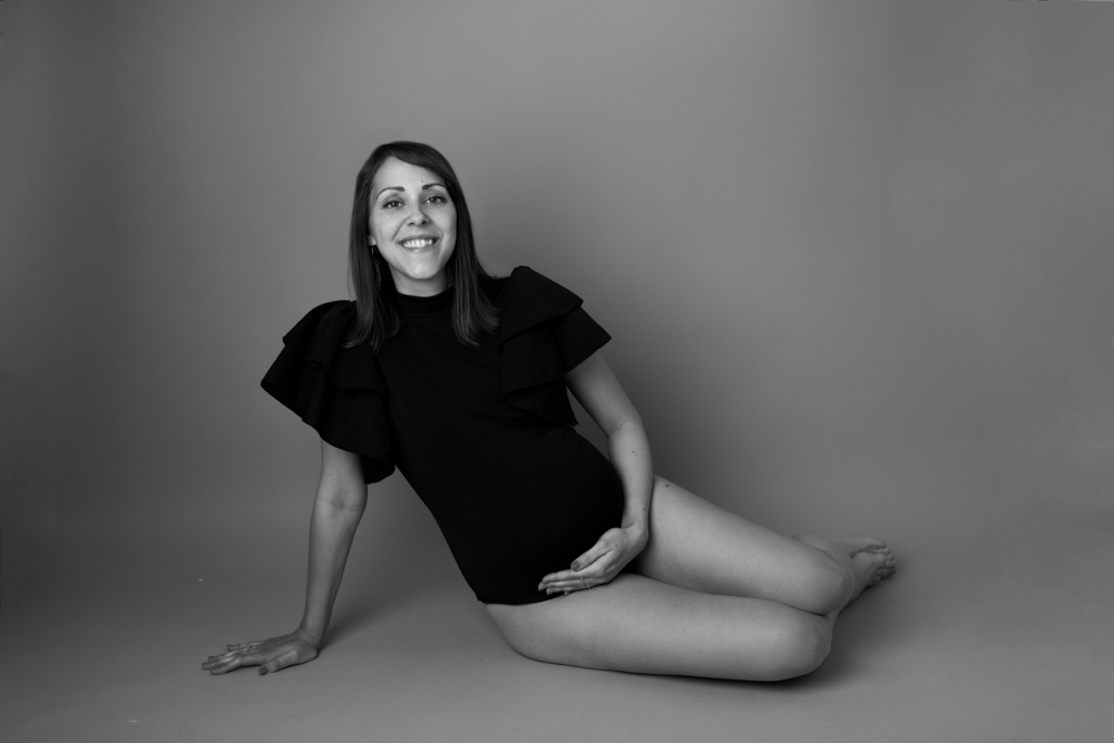 Photographe grossesse en studio à Reze